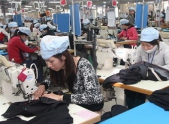 บรรดาสถานประกอบการเริ่มทำงานในต้นปีใหม่